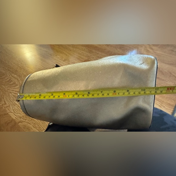 Micheal Kors gold large Bag - Picture 11 of 11